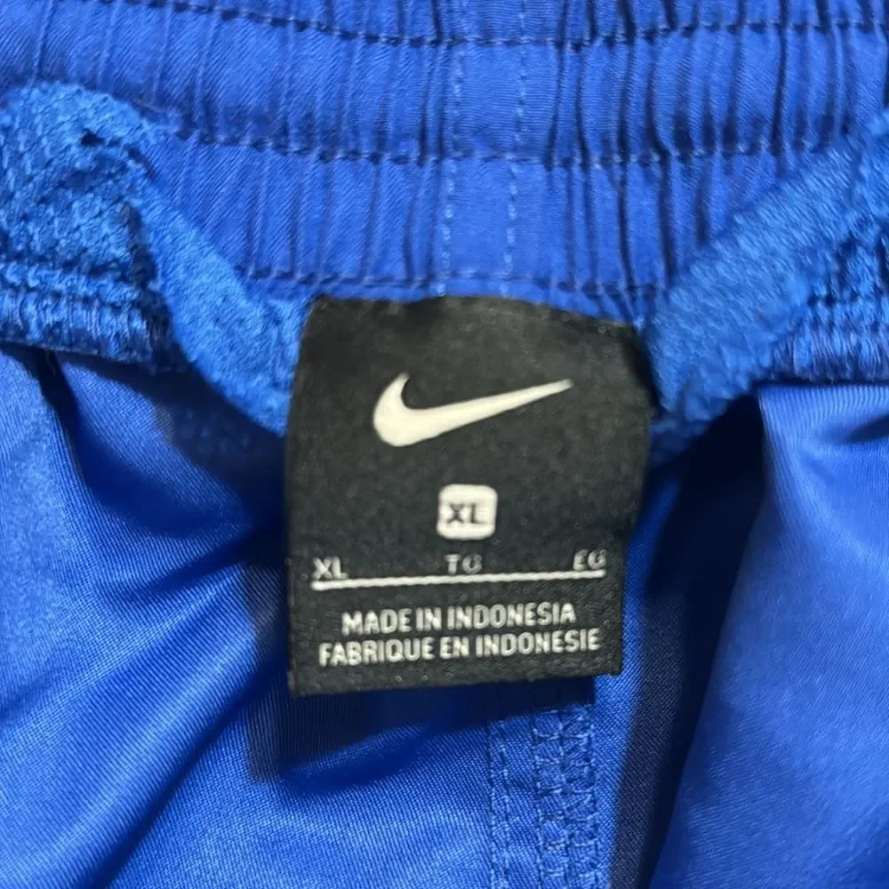 Nike swoosh Men's athletic wear Shorts Blue casual Size XL‎